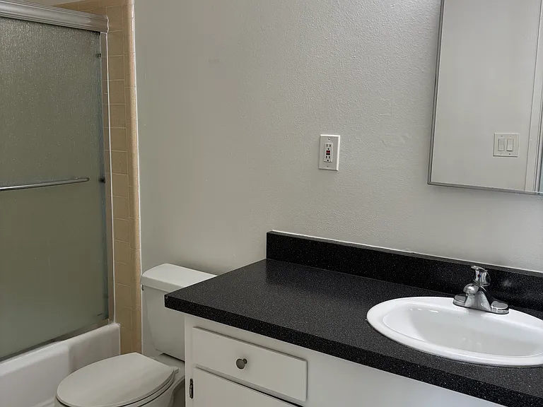 932 S Lemon St #L — Photo 10