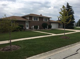 7001 Coachwood Trl, Tinley Park, IL 60477