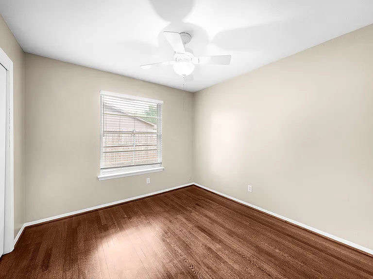 402 Vernet St — Photo 17