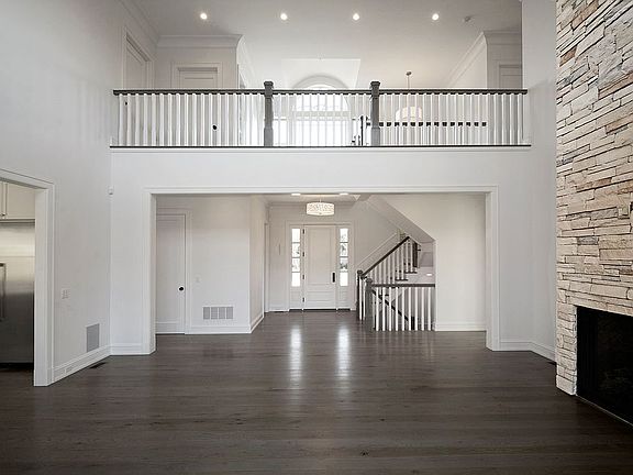 4th image of 52 Quogue Street Quogue Mews #2