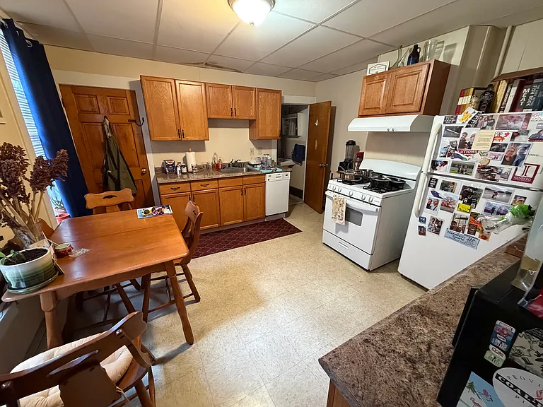 12 Cross St E #1 — Photo 6