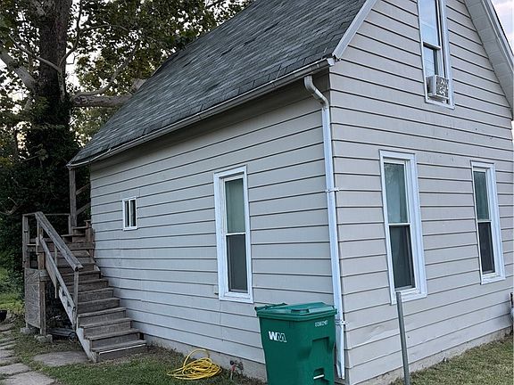 4th image of 839 Webster Ct