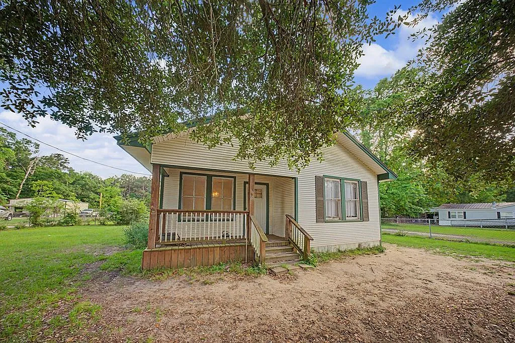 3 bed, 2.0 bath, 1693 sqft, $1,800 — Photo 1
