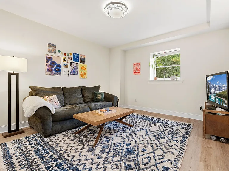 1212 Vickers Ave — Photo 11