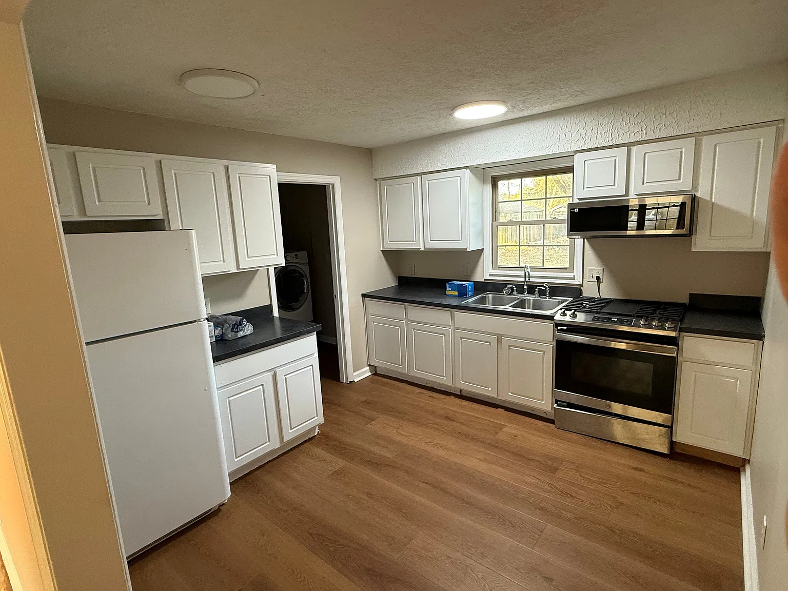 2 bed, 827 sqft, $1,100 — Photo 3