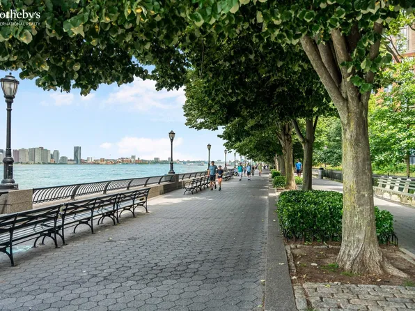 99 Battery Place image 12 of 13