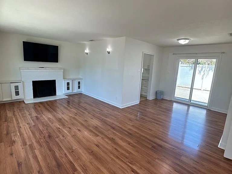 209 E Laurel Dr — Photo 5