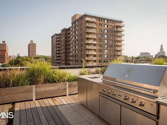 5th image of 490 Myrtle Ave APT 7L