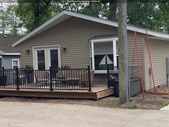 15274 Pascal St, Clear Lake, IA 50428