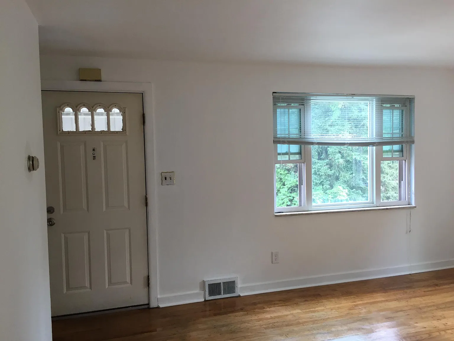 3 bed, 1125 sqft, $1,400 — Photo 2