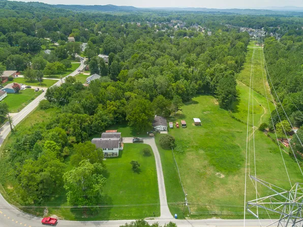 8212 Shallowford Rd, Chattanooga, TN 37421