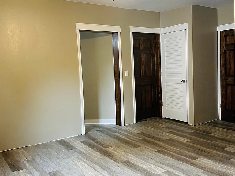 909 Washington St — Photo 12