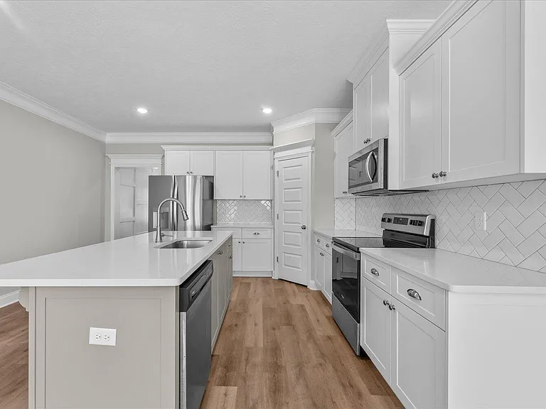 1071 Linsmore Ave — Photo 10