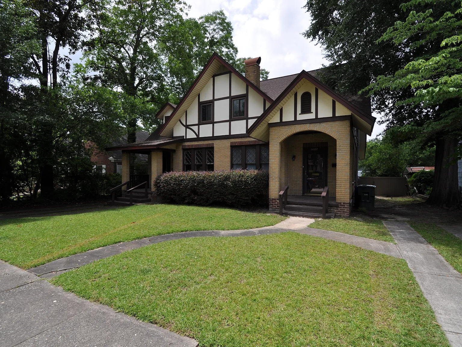 1405 Maple St — Photo 1