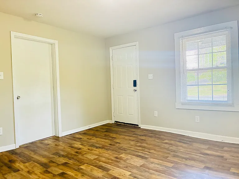 202 W Sullivan St — Photo 4
