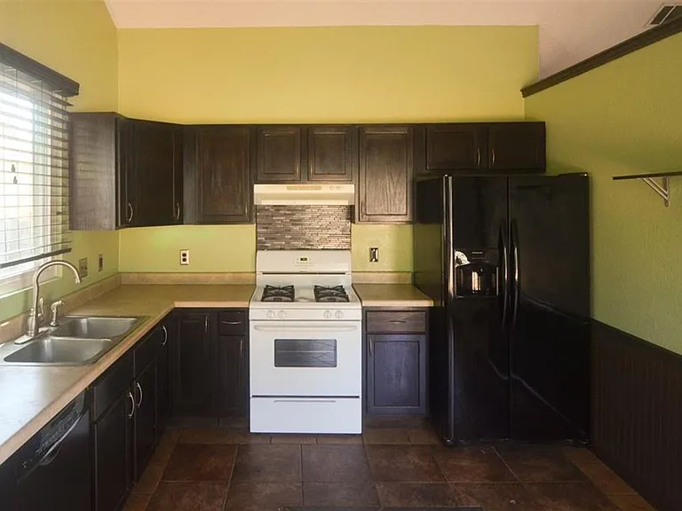 16402 Malden Dr — Photo 10