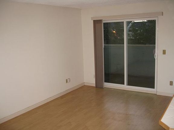 2nd image of 58 Castlecrest Dr