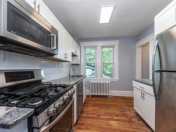 4th image of 21 Lee Ave Floor 2