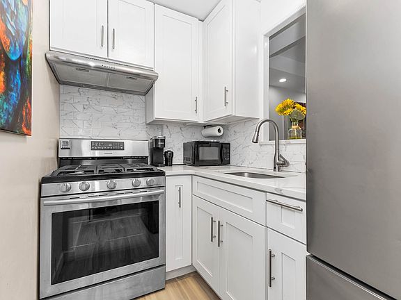 5th image of 7 E 14th St APT 1222