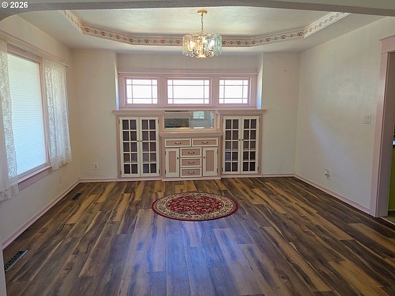 3rd image of 1439 Union Ave