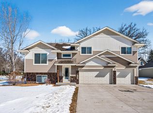 39584 Oak Park Trl, North Branch, MN 55056