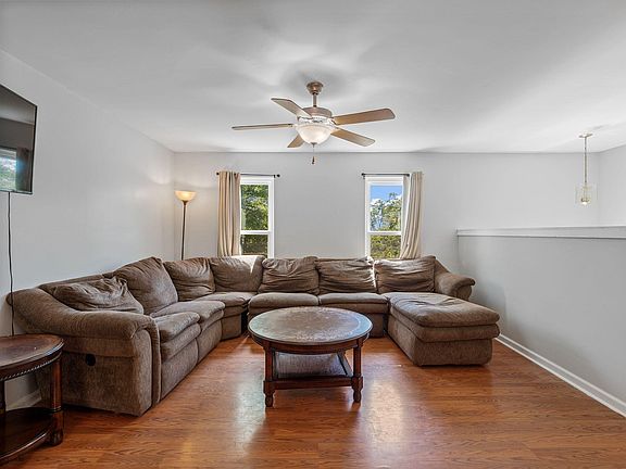 3rd image of 2862 Silver Leaf Dr