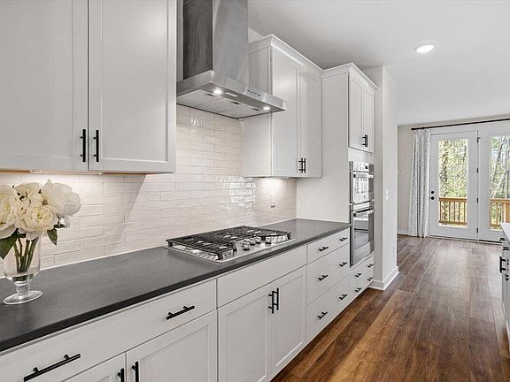 5th image of 2077 Eva Pearl Dr