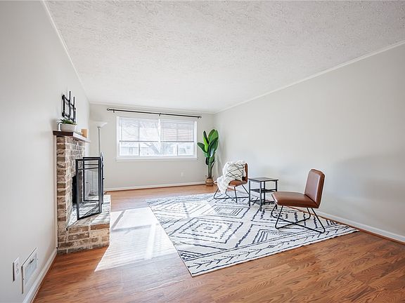 3rd image of 38 Notre Dame Dr