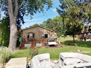 5971 Kinyon Dr, Brighton, MI 48116