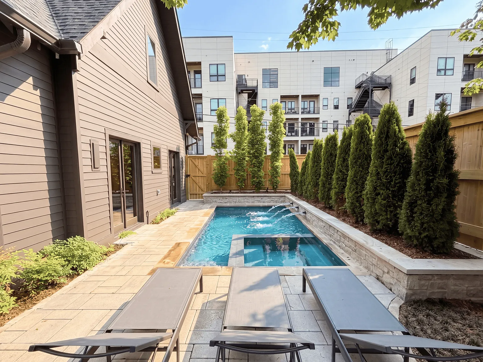 5 bed, 5000 sqft, $12,000 — Photo 2