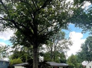 9205 Aylesbury Dr, Rolling Hills, KY 40242