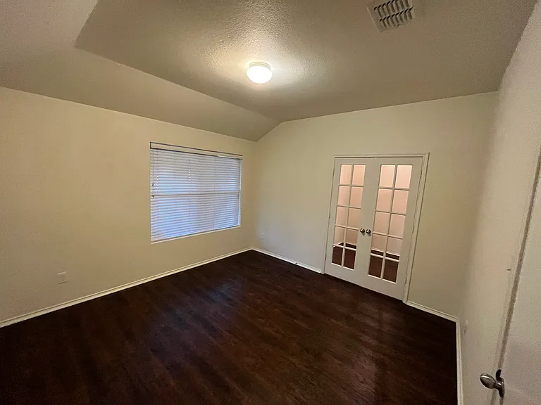 5809 Thoroughbred Ct — Photo 6