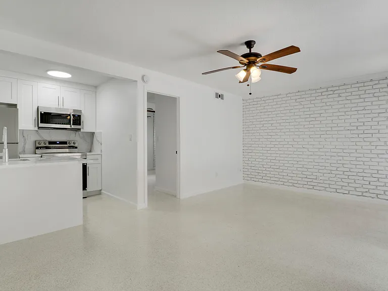 704 Omar Rd #6 — Photo 9