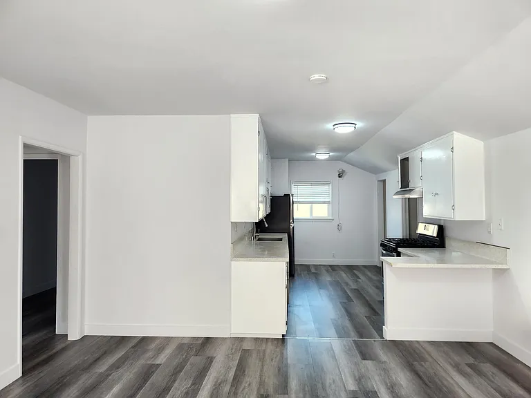 1803 S Van Ness Ave — Photo 10