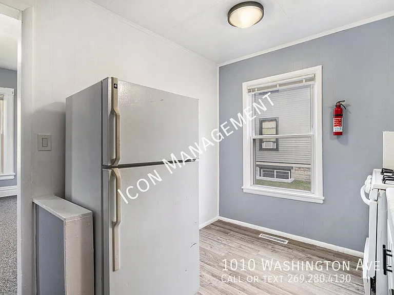 1010 Washington Ave #1 — Photo 5
