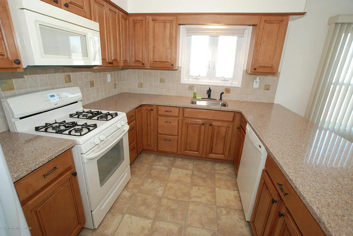 78 Virgin Islands Dr photo 1