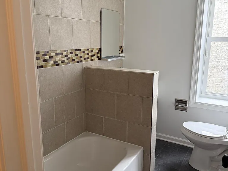 439 W Bringhurst St #3 — Photo 5