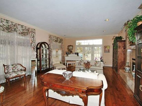 4th image of 346 Baltustrol Cir