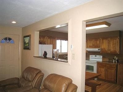 4th image of 1305 Heatherdale Ave