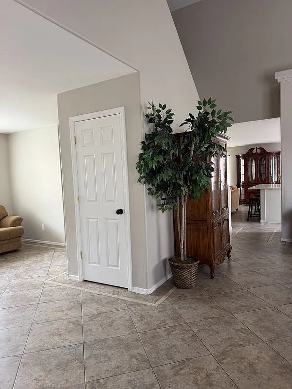 3 bed, 2.5 bath, 2764 sqft, $2,395 — Photo 3