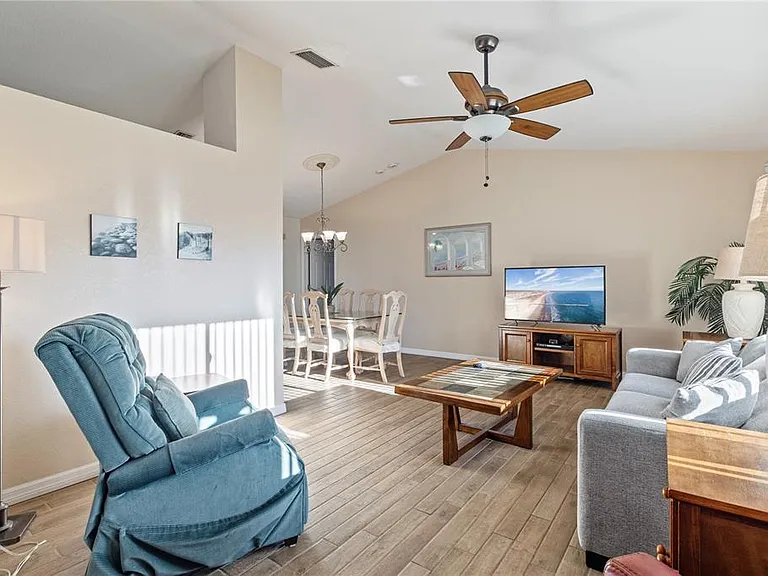 6460 Blueberry Dr — Photo 9