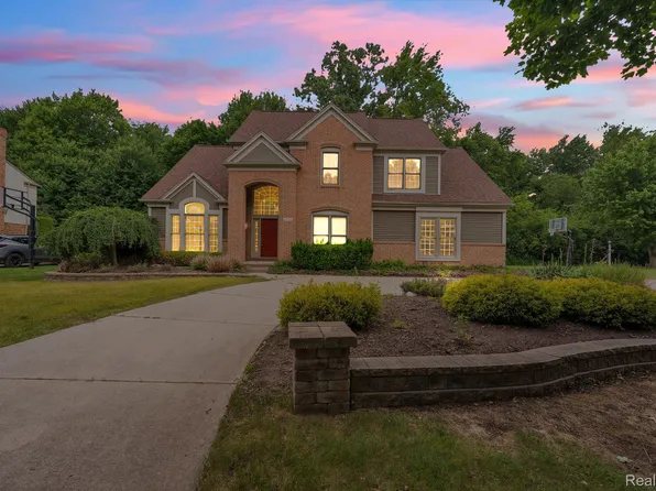 47974 Deer Trail Dr, Canton, MI 48187