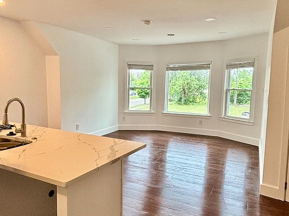 Plenty of Light. Two Huge closets !