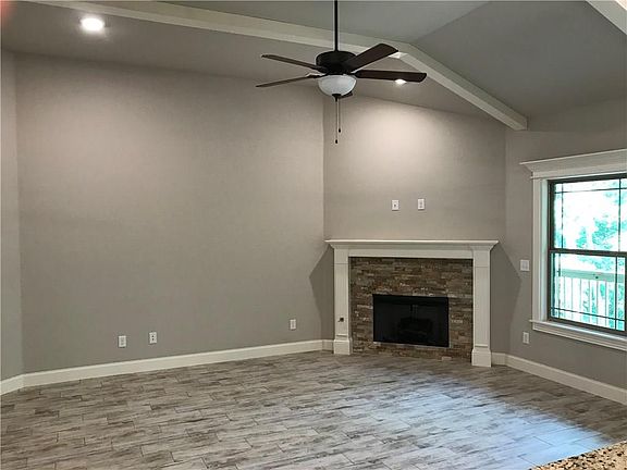 3rd image of 2 Sutherland Ln