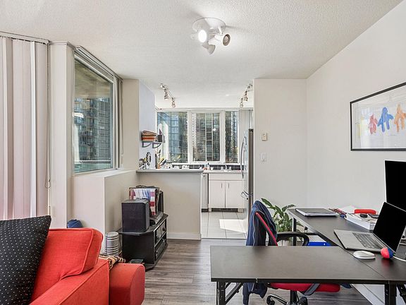2nd image of 588 Broughton St #906