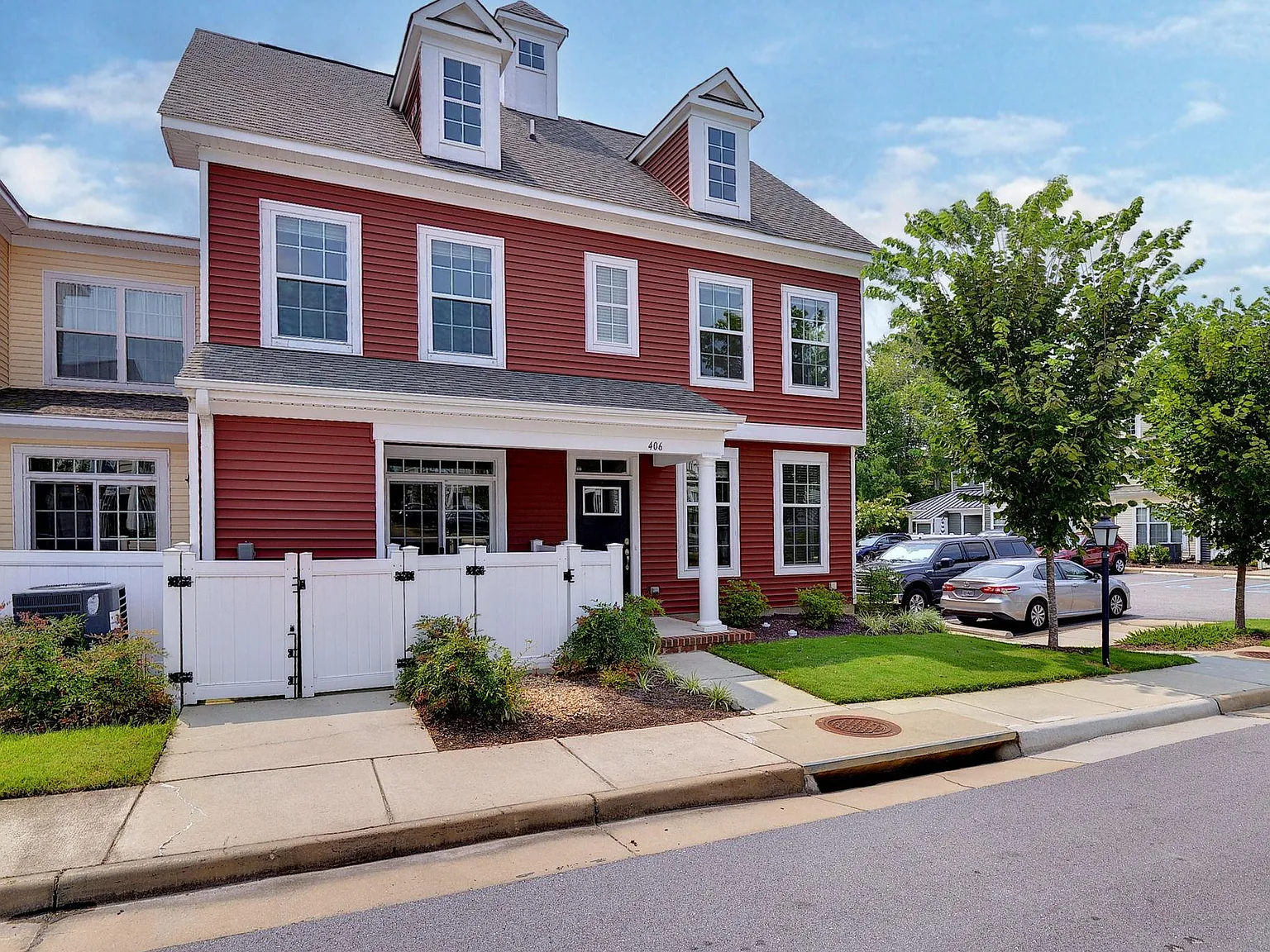 3 bed, 1632 sqft, $2,595 — Photo 2