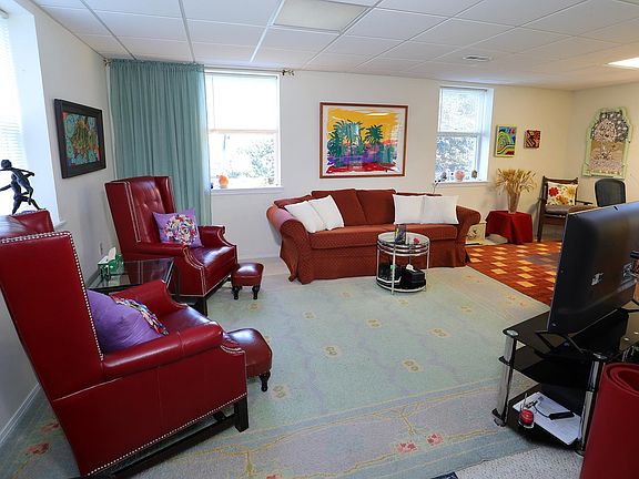 5th image of 45 Croydon Dr N