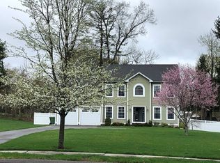 5 Eager Ln, Cromwell, CT 06416