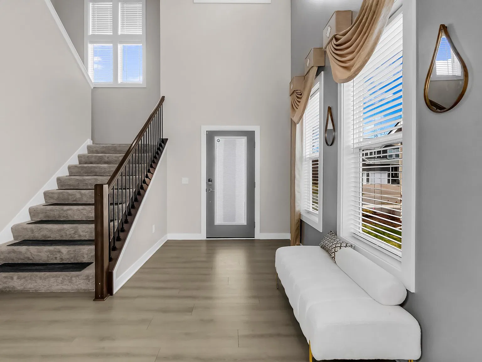 5 bed, 4.5 bath, 4279 sqft, $3,900 — Photo 3