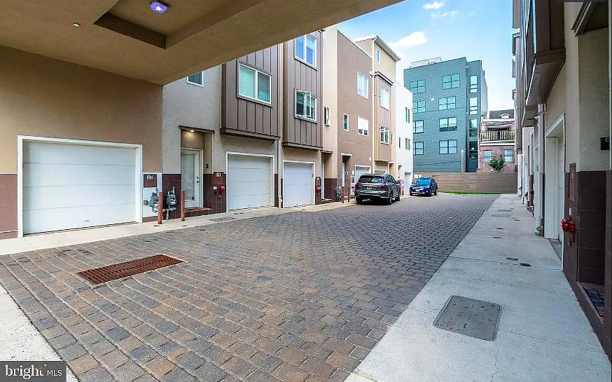 Building Photo - 211 Brown St #9